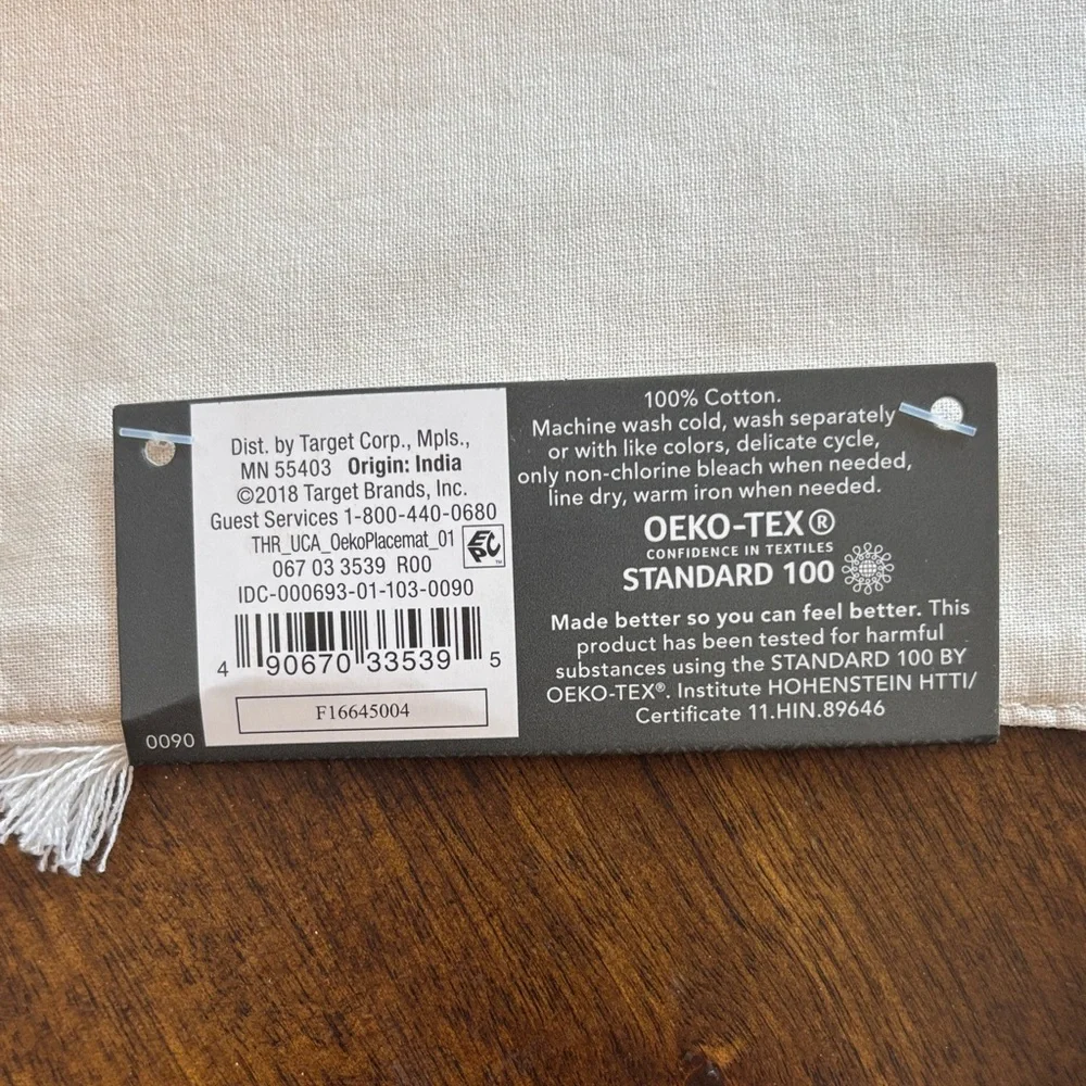 NEW! 6 Threshold Quality & Design Beige & White Placemats‎ W/Tassels